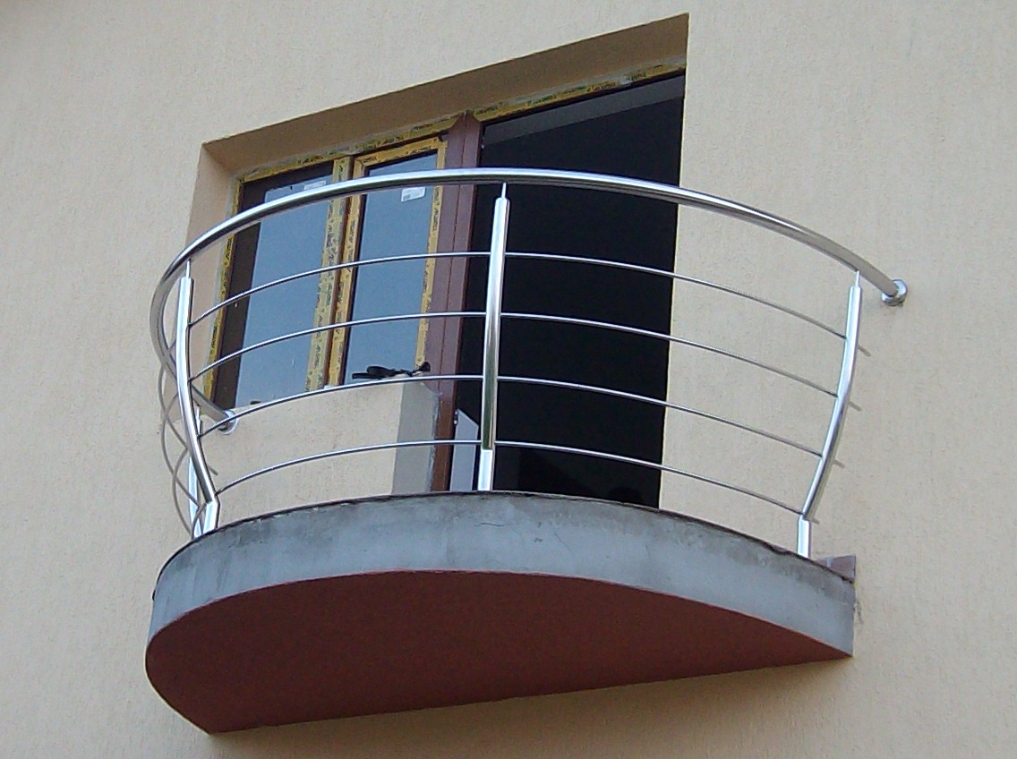 Balustrada inox balcon rotund.jpg